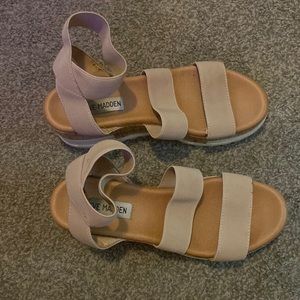 Steve Madden flat forms